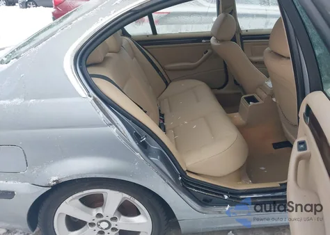 2005 BMW 330Xi из США, поврежденный, VIN WBAEW53425PN39151